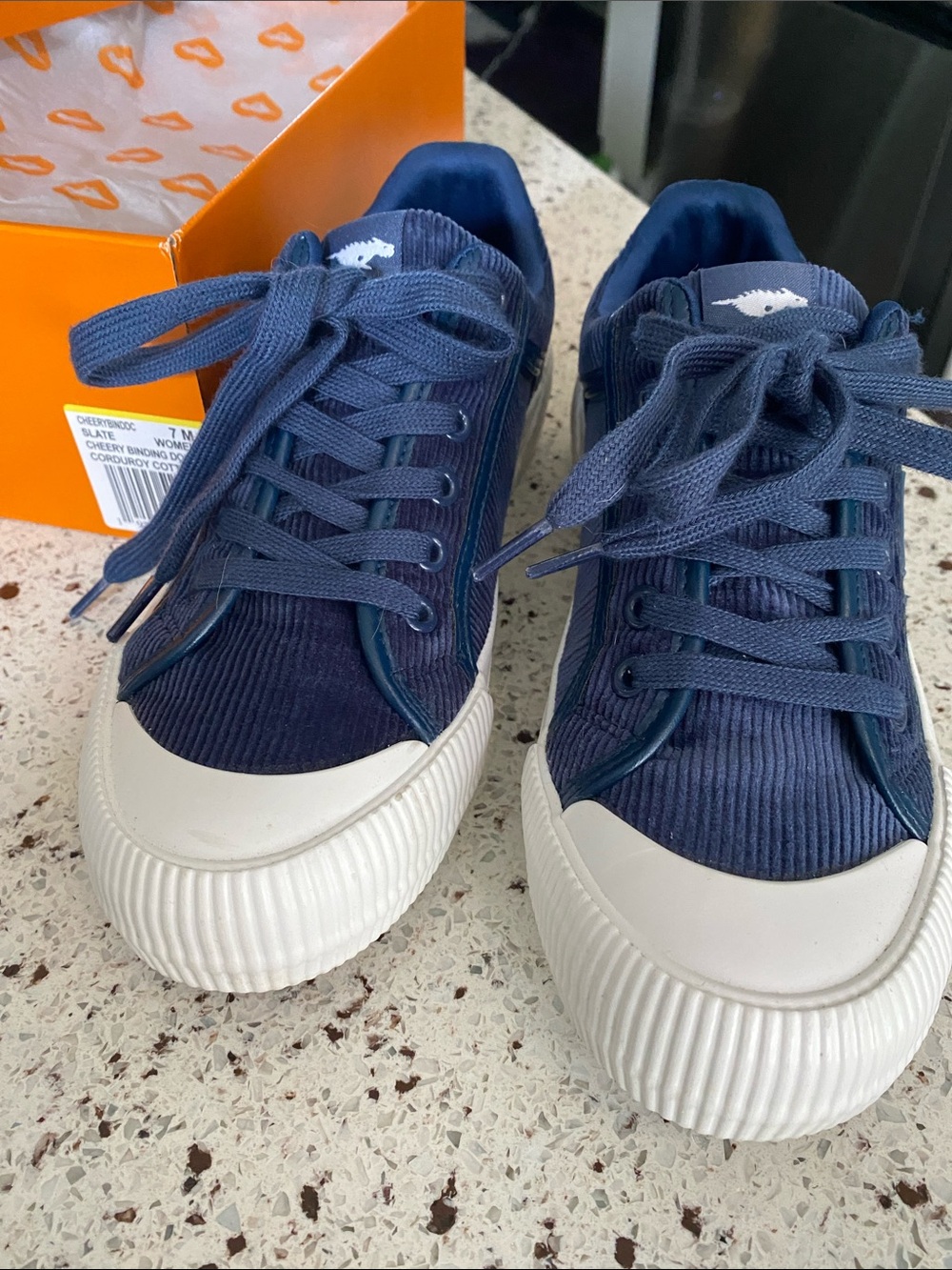 Women’s Rocket Dog Navy Corduroy Low-Top Sneakers - size 7